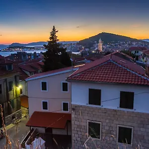 Pensjonat & Toni, Split