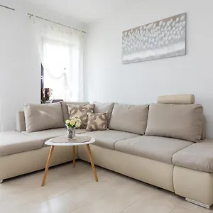 https://apartments-olea.in-istria.net